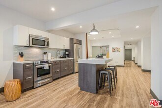 932 S Hill St in Los Angeles, CA - Building Photo - Building Photo