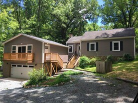 1204 Roosevelt Dr in Chapel Hill, NC - Building Photo