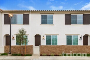 10485 Viva Ct in Elk Grove, CA - Building Photo