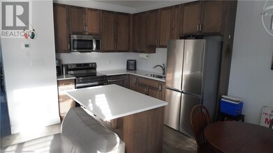 879 Edinburgh Dr in Woodstock, ON - Building Photo - Building Photo