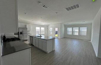 Room in House on Boggy Crk Rnch Rd in Andice, TX - Building Photo - Building Photo