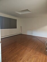 32 Scooter Ln, Unit 2nd floor in Hicksville, NY - Building Photo - Building Photo