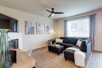 Groveside Apartments in Vancouver, WA - Foto de edificio - Building Photo