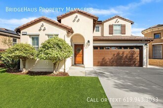 10252 Oak Spur Way in Escondido, CA - Building Photo - Building Photo