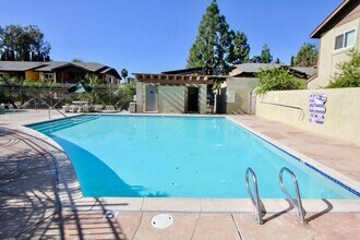 514 Calle Montecito in Oceanside, CA - Building Photo - Building Photo