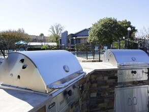 Water Ridge Apartments in Irving, TX - Foto de edificio - Building Photo