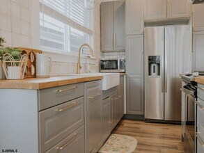 3 S Surrey Ave-Unit -2nd in Ventnor City, NJ - Building Photo - Building Photo