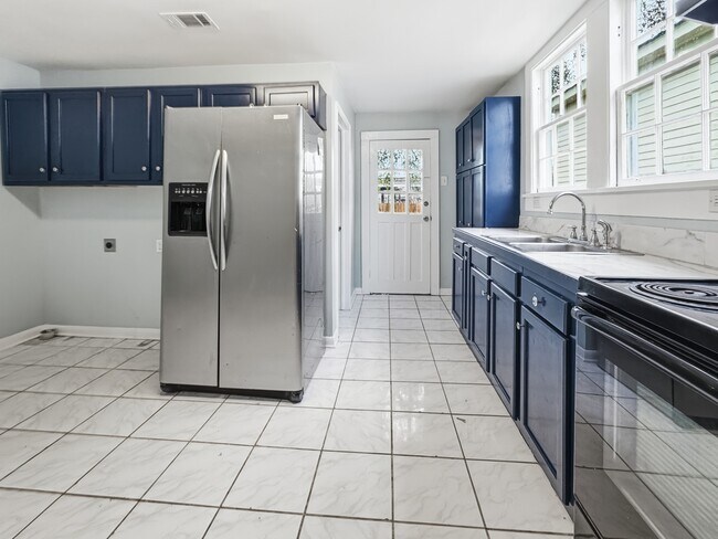 1656 Pleasure St in New Orleans, LA - Foto de edificio - Building Photo