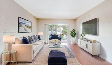 13934 SW 90th Ave in Miami, FL - Building Photo - Building Photo