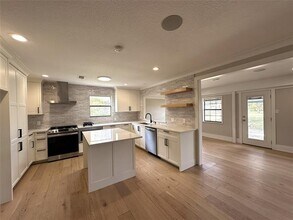 103 Southwood Dr in Burleson, TX - Building Photo - Building Photo