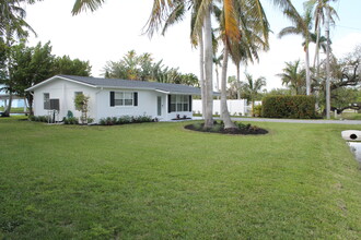 1160 Christopher Ct in Naples, FL - Building Photo - Building Photo