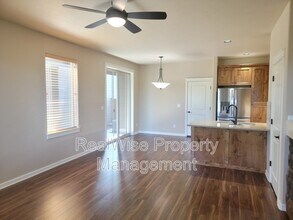 61083 Ambassador Dr in Bend, OR - Foto de edificio - Building Photo