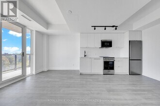 2369 Danforth Ave in Toronto, ON - Building Photo - Building Photo