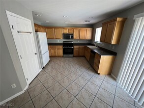 10453 Sweet Juliet St in Las Vegas, NV - Building Photo - Building Photo