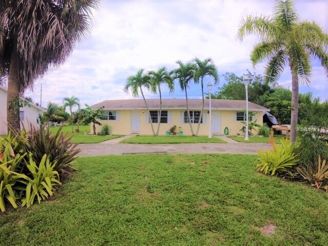 3781 Roan Ct E in West Palm Beach, FL - Building Photo