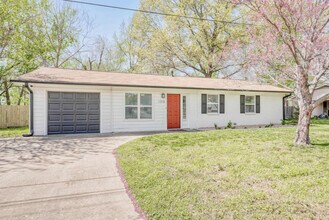 1308 SE E St in Bentonville, AR - Building Photo - Building Photo