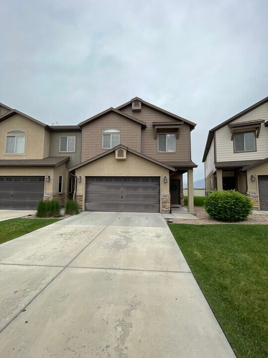 1794 W 815 S in Orem, UT - Foto de edificio
