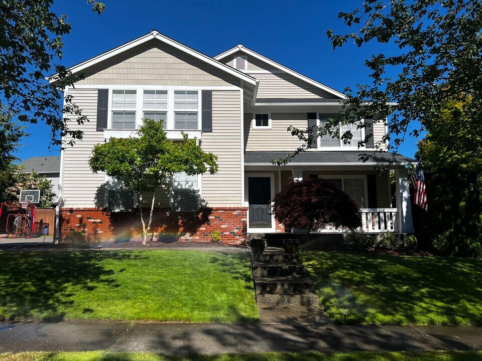 1768 Jensen Ave in Dupont, WA - Building Photo