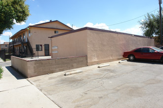 448 E Avenue Q in Palmdale, CA - Building Photo - Building Photo