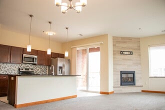 Oakwood Ridge Apartments in Eau Claire, WI - Building Photo - Building Photo