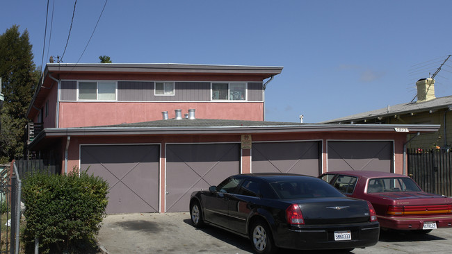 1923 85th Ave in Oakland, CA - Foto de edificio - Building Photo