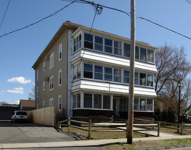 143 Skeele St in Chicopee, MA - Foto de edificio - Building Photo