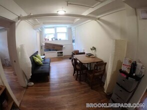 241 Freeman St in Brookline, MA - Building Photo - Building Photo