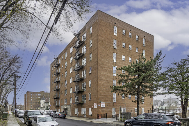 111 Bruce Ave in Yonkers, NY - Building Photo - Building Photo