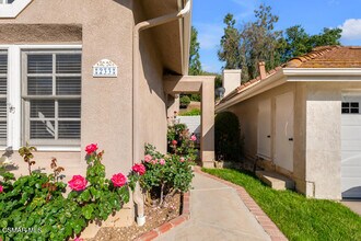 233 Valero Cir in Oak Park, CA - Building Photo - Building Photo
