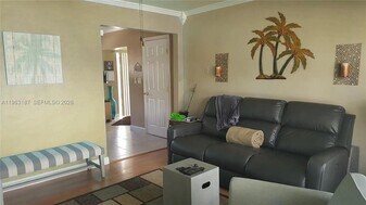 30 NE 56th St in Fort Lauderdale, FL - Building Photo