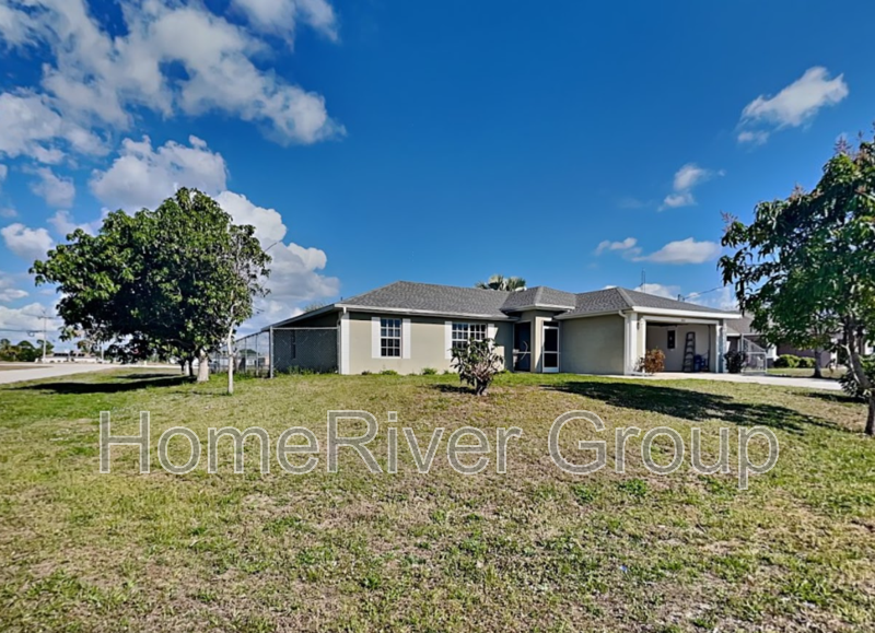 4141 NE 19th Pl in Cape Coral, FL - Building Photo