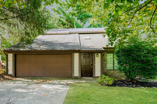 2808 Six Mile Ln in Louisville, KY - Building Photo - Building Photo