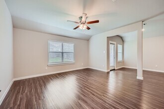 6129 Fall Creek Ln, Unit 212E in Fort Worth, TX - Building Photo - Building Photo