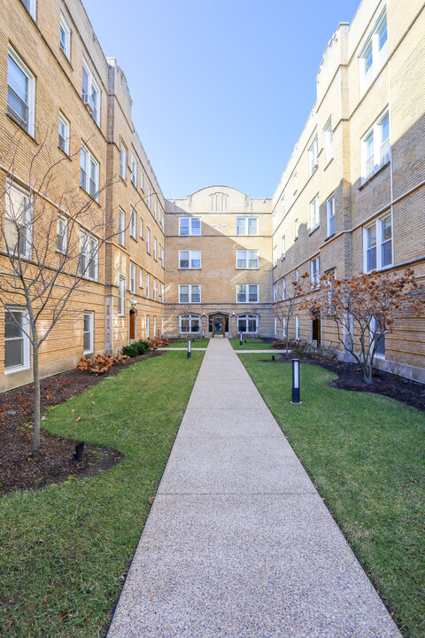 5738 S Stony Island Ave in Chicago, IL - Foto de edificio