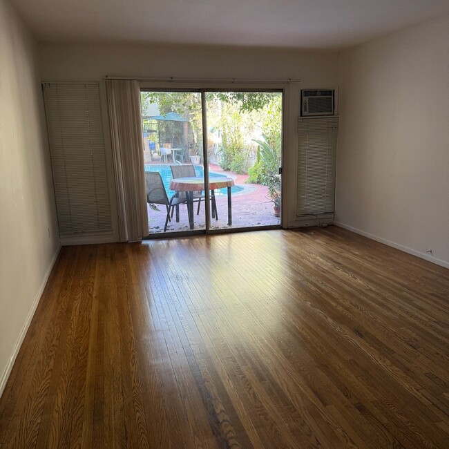 1550 Hayworth Ave, Unit Apt 6 in Los Angeles, CA - Foto de edificio - Building Photo