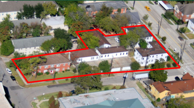 Binz Chartres Apartment Homes in Houston, TX - Foto de edificio - Building Photo