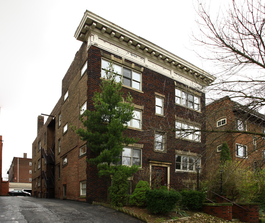 2504 Derbyshire Rd in Cleveland, OH - Building Photo