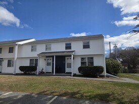 0 Town House Ct in Spencer, MA - Building Photo