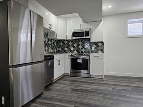 4262 Charles Cl SW in Edmonton, AB - Building Photo - Building Photo