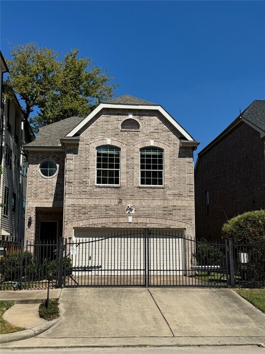 7608 Janak Dr in Houston, TX - Foto de edificio
