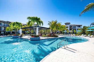 Town Hollywood in Hollywood, FL - Building Photo - Building Photo