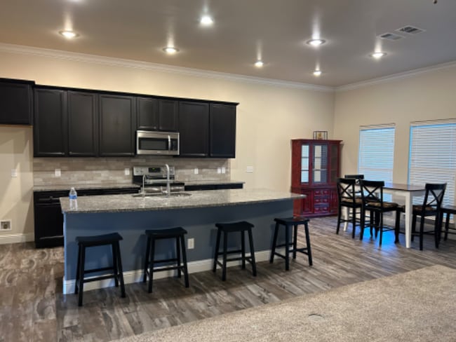 800 E 92nd St in Odessa, TX - Foto de edificio - Building Photo