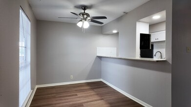 2102 5th Ave N in Texas City, TX - Building Photo - Building Photo