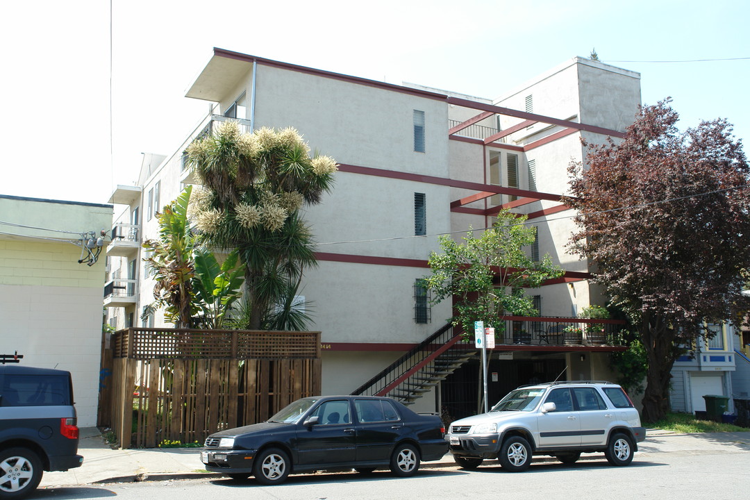 Parker CAL Apartments in Berkeley, CA - Building Photo