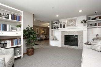 Powers Ridge in Chanhassen, MN - Foto de edificio - Interior Photo