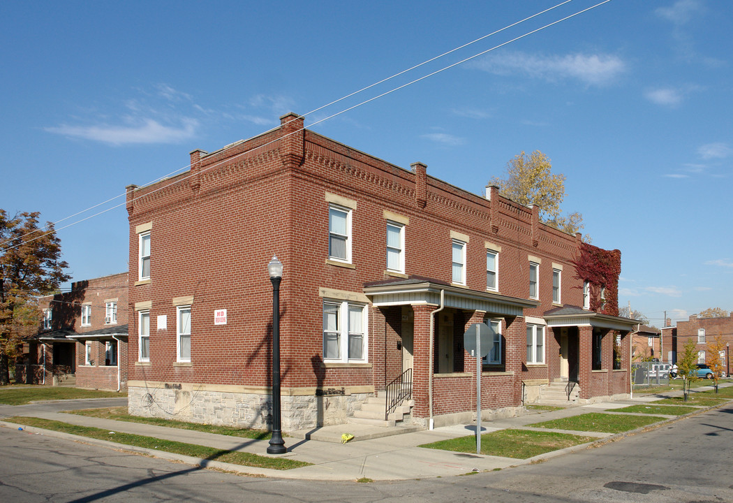 401-407 Gilbert St in Columbus, OH - Building Photo