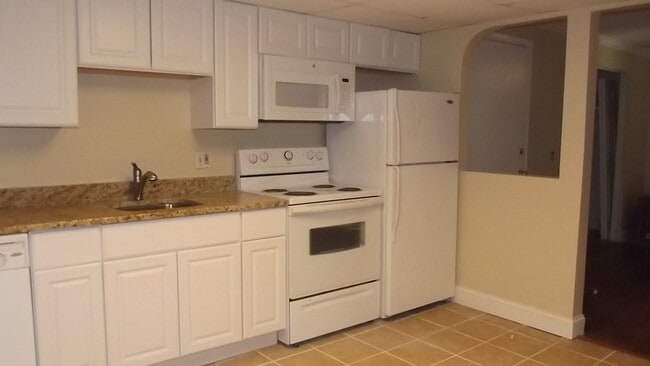 11 Shadowbrook Ln in Milford, MA - Building Photo - Building Photo