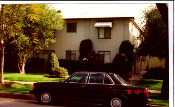 402 N Palm Dr in Beverly Hills, CA - Building Photo - Building Photo