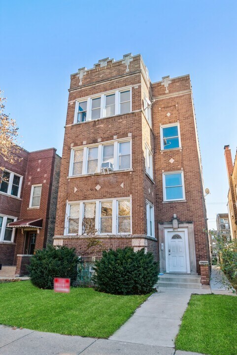 6321 N Oakley Ave in Chicago, IL - Building Photo