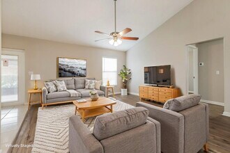 839 Greenbelt Cir in Brandon, FL - Foto de edificio - Building Photo